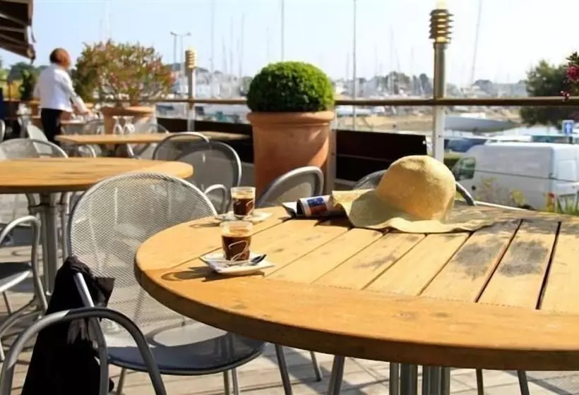 ホテル Hôtel Ostrea & Sa Villa