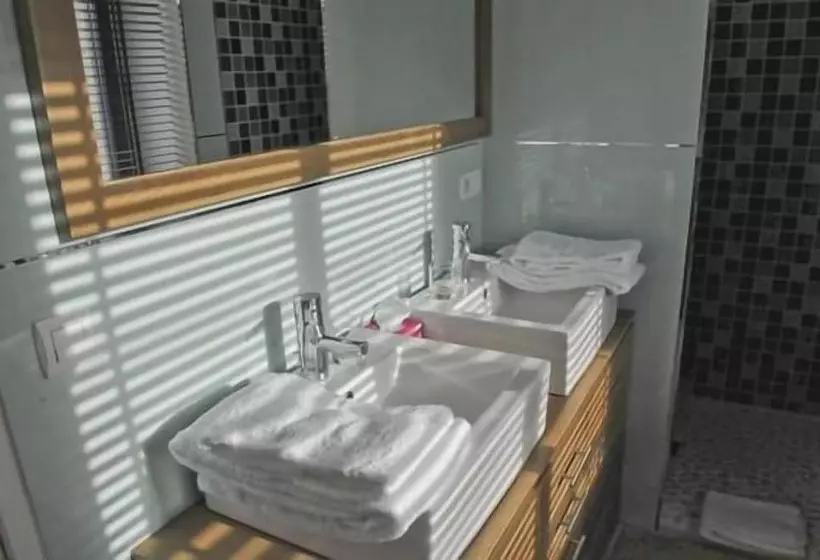 ホテル Hôtel Ostrea & Sa Villa
