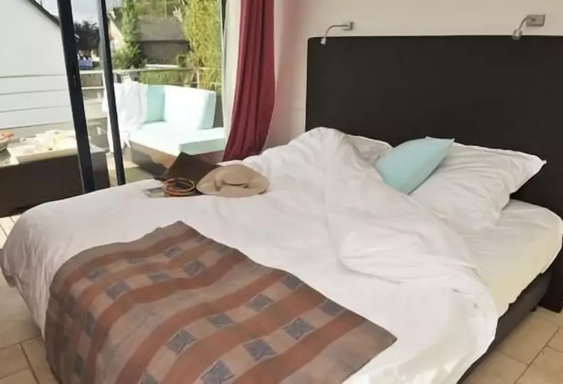 ホテル Hôtel Ostrea & Sa Villa