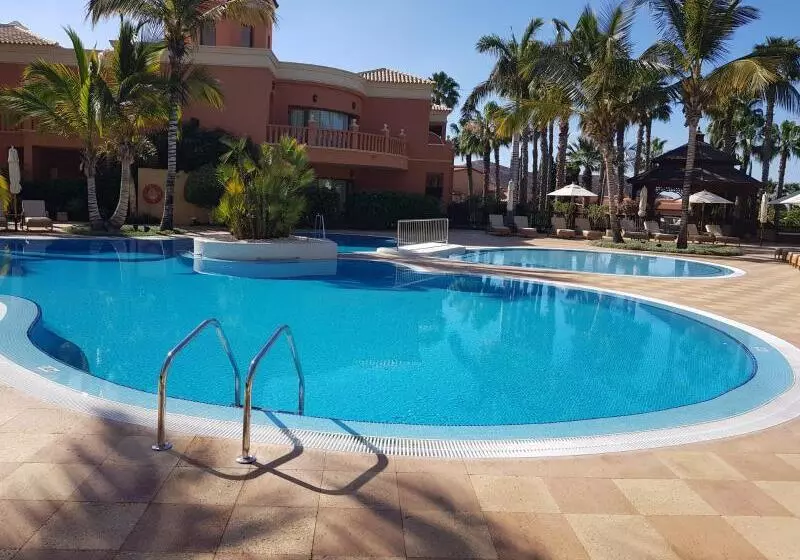 هتل Las Madrigueras Golf Resort & Spa  Adults Only