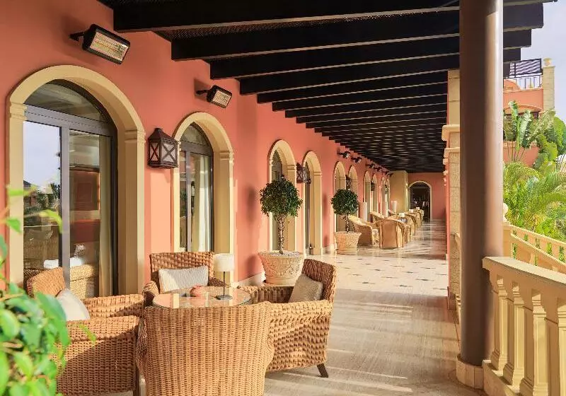 هتل Las Madrigueras Golf Resort & Spa  Adults Only