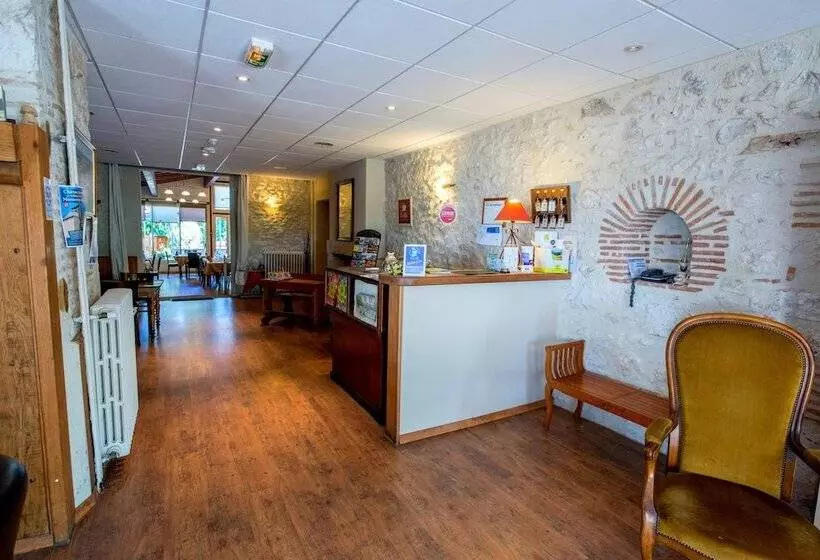 Отель Logis Hôtels Hôtel Et Restaurant Les Voyageurs