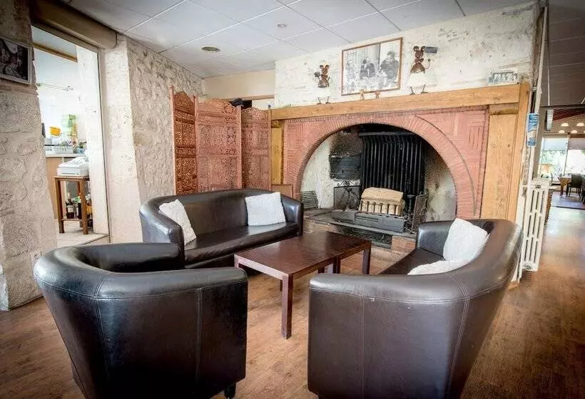 Отель Logis Hôtels Hôtel Et Restaurant Les Voyageurs