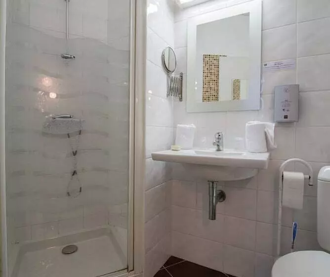 Отель Logis Hôtels Hôtel Et Restaurant Les Voyageurs