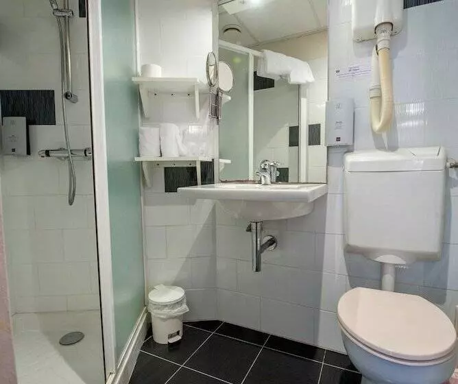 Отель Logis Hôtels Hôtel Et Restaurant Les Voyageurs