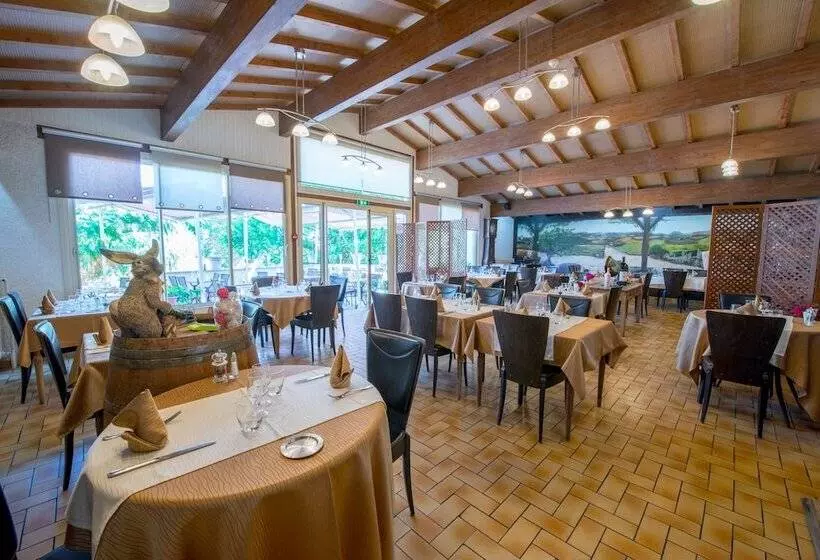 Отель Logis Hôtels Hôtel Et Restaurant Les Voyageurs