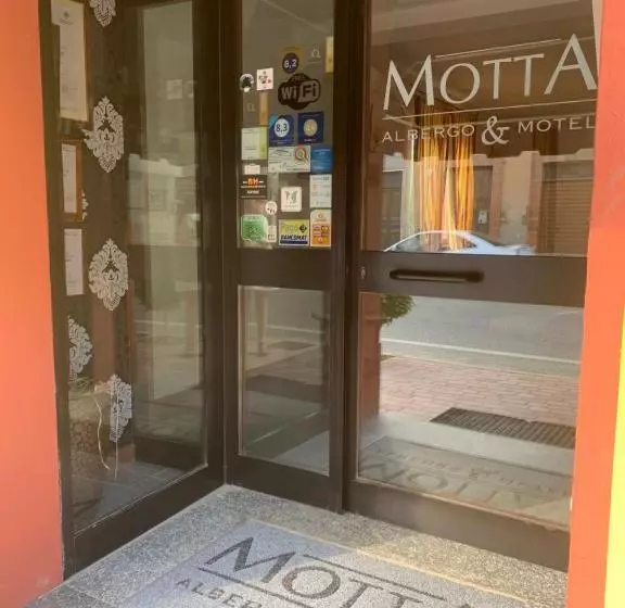 호텔 Albergo M Motta