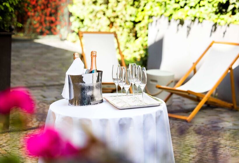 هتل NH Collection Prague Carlo Iv