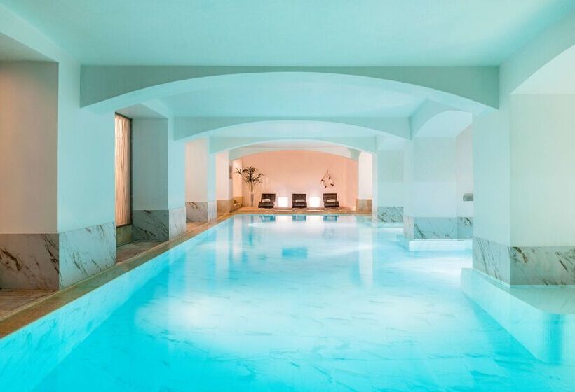 هتل NH Collection Prague Carlo Iv