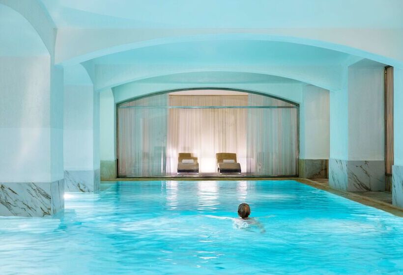 هتل NH Collection Prague Carlo Iv