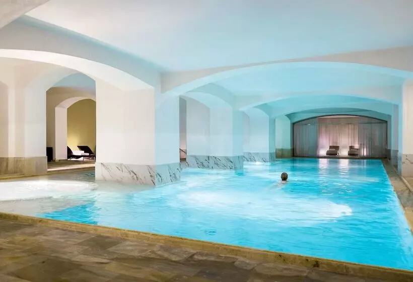 هتل NH Collection Prague Carlo Iv