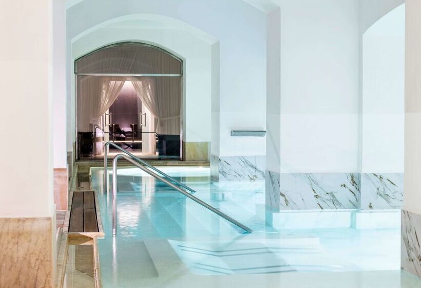 هتل NH Collection Prague Carlo Iv