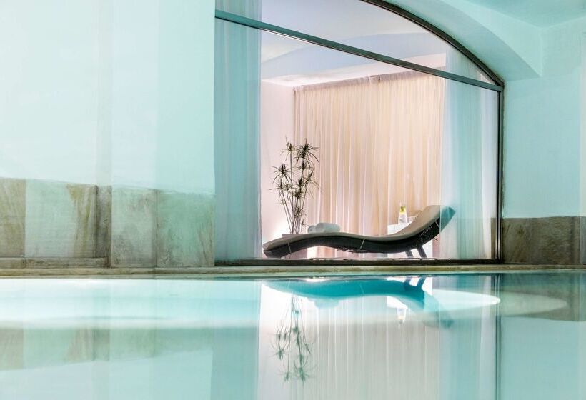 هتل NH Collection Prague Carlo Iv