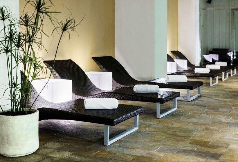 هتل NH Collection Prague Carlo Iv