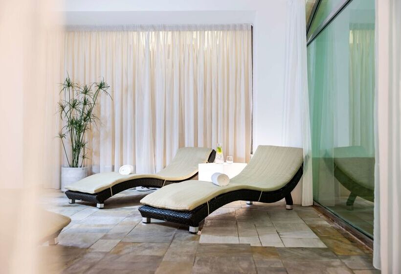 هتل NH Collection Prague Carlo Iv