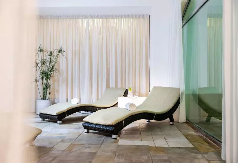 هتل NH Collection Prague Carlo Iv