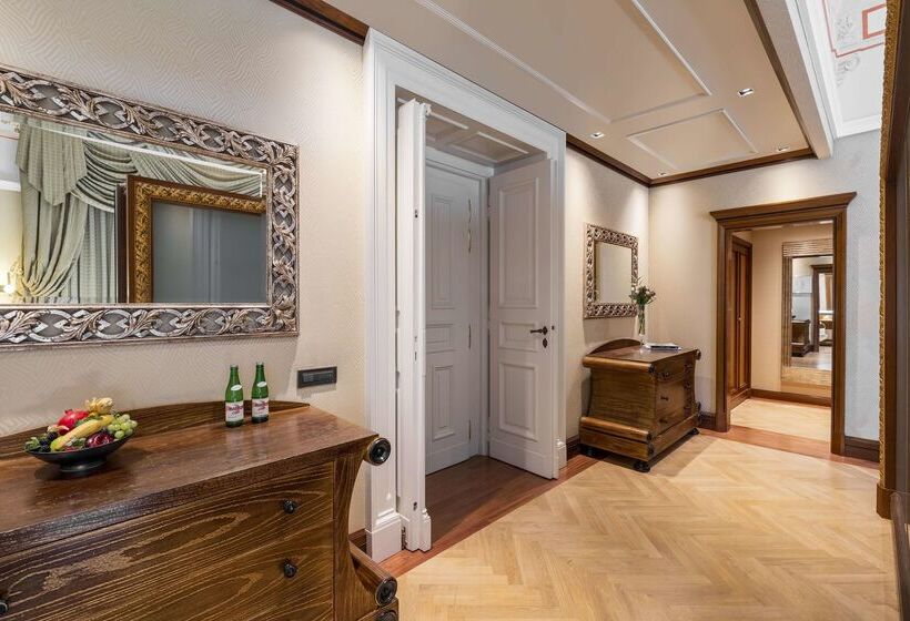 هتل NH Collection Prague Carlo Iv