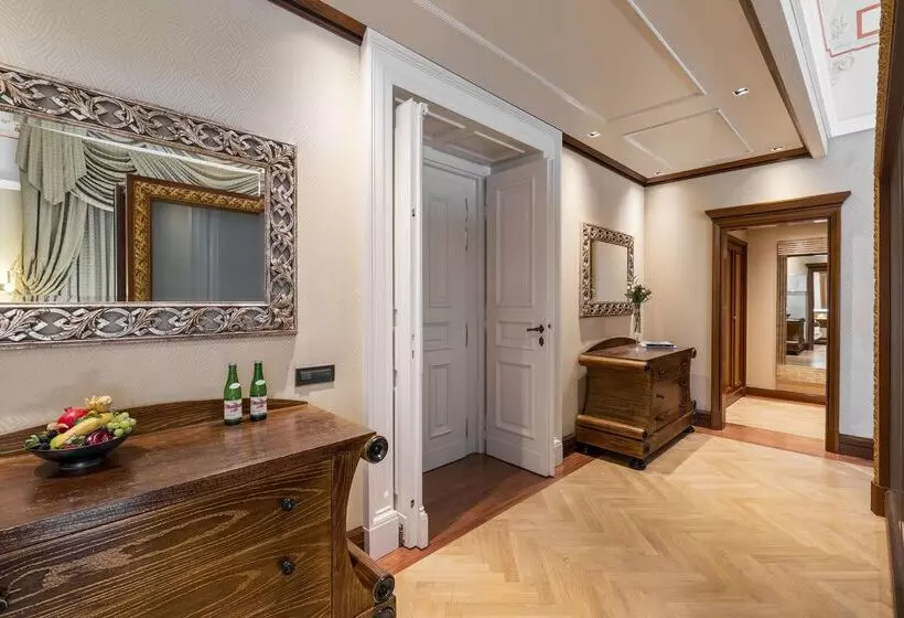 هتل NH Collection Prague Carlo Iv