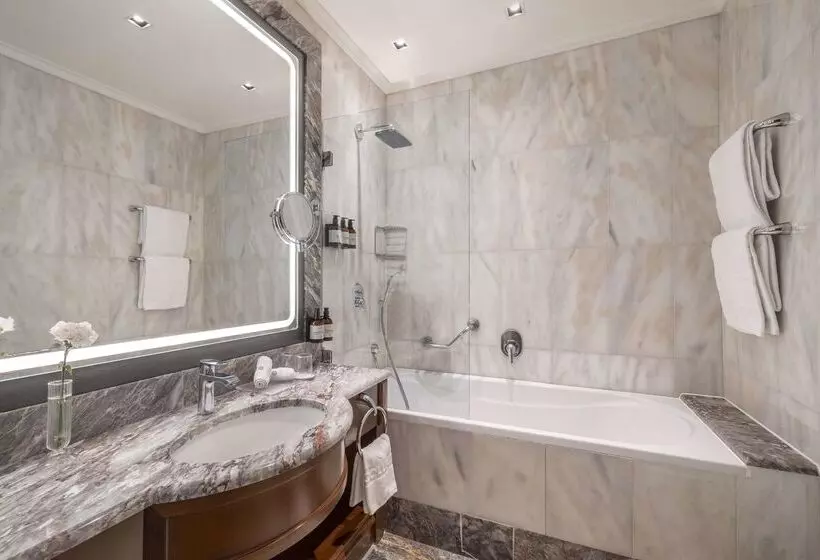 هتل NH Collection Prague Carlo Iv