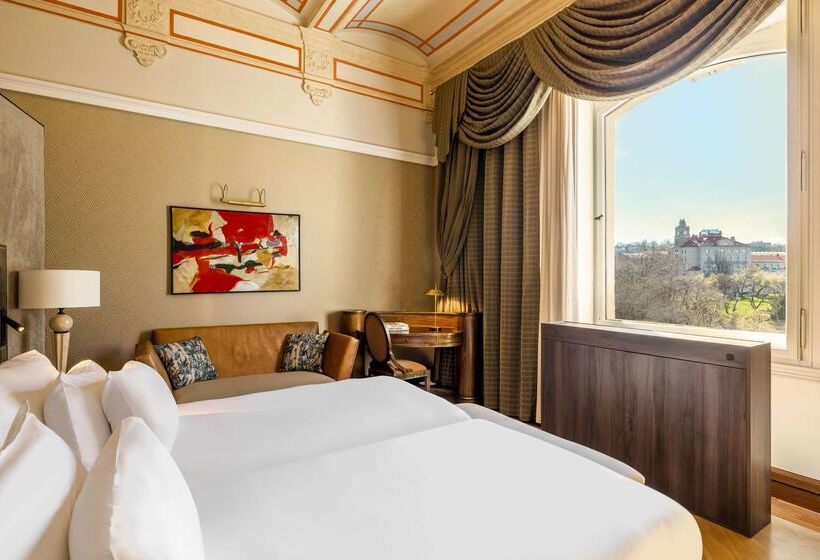هتل NH Collection Prague Carlo Iv