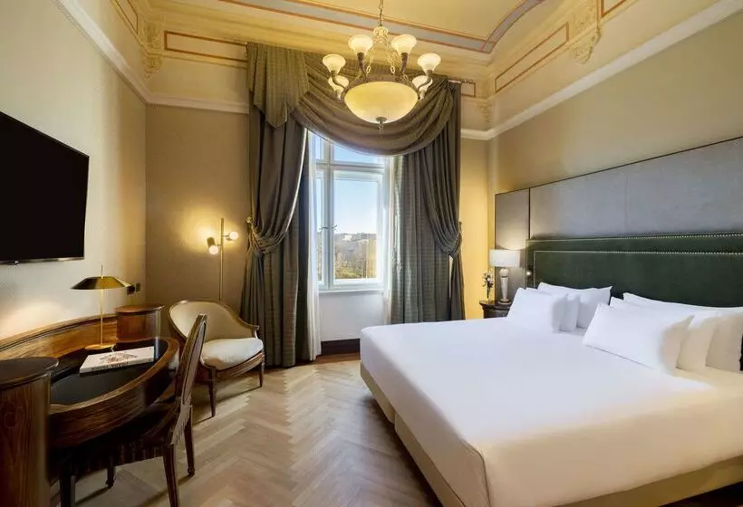 هتل NH Collection Prague Carlo Iv