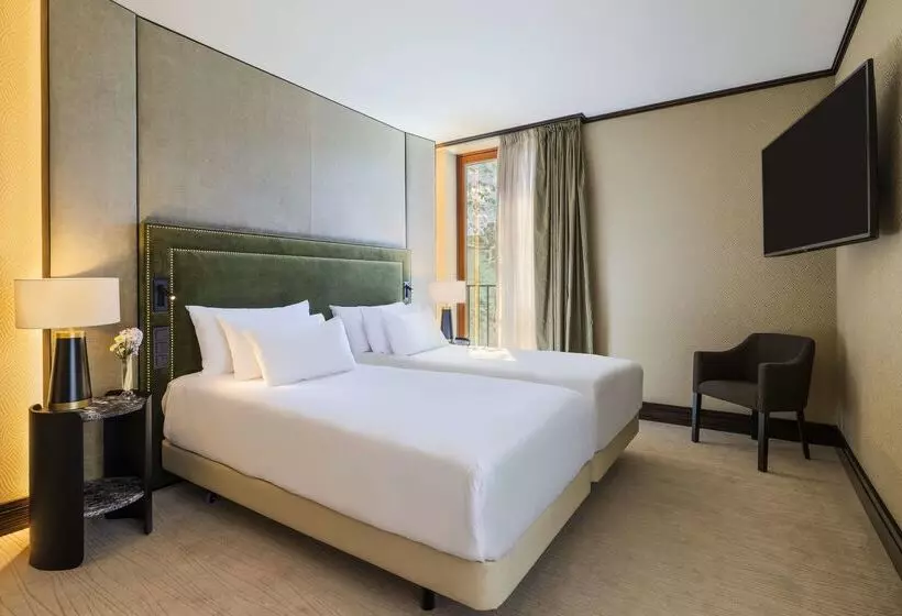 هتل NH Collection Prague Carlo Iv