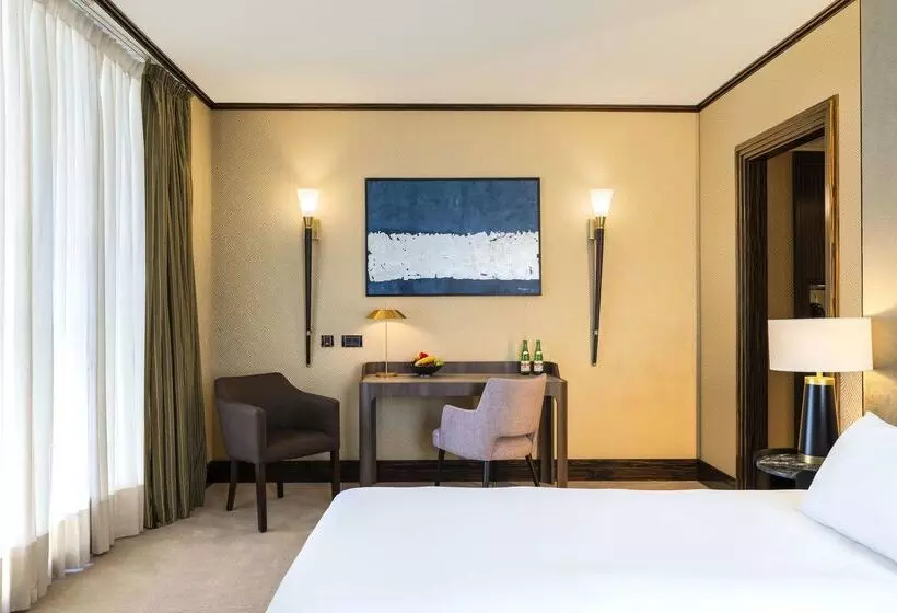 هتل NH Collection Prague Carlo Iv