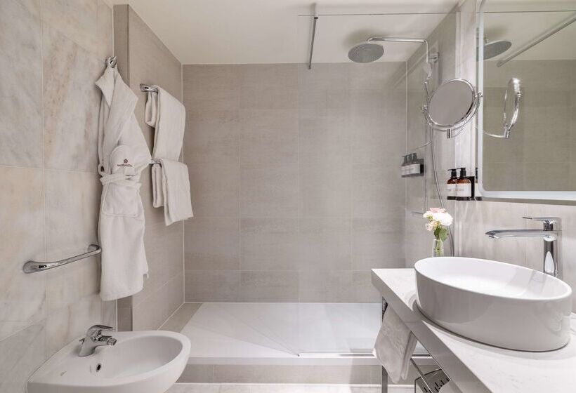 هتل NH Collection Prague Carlo Iv