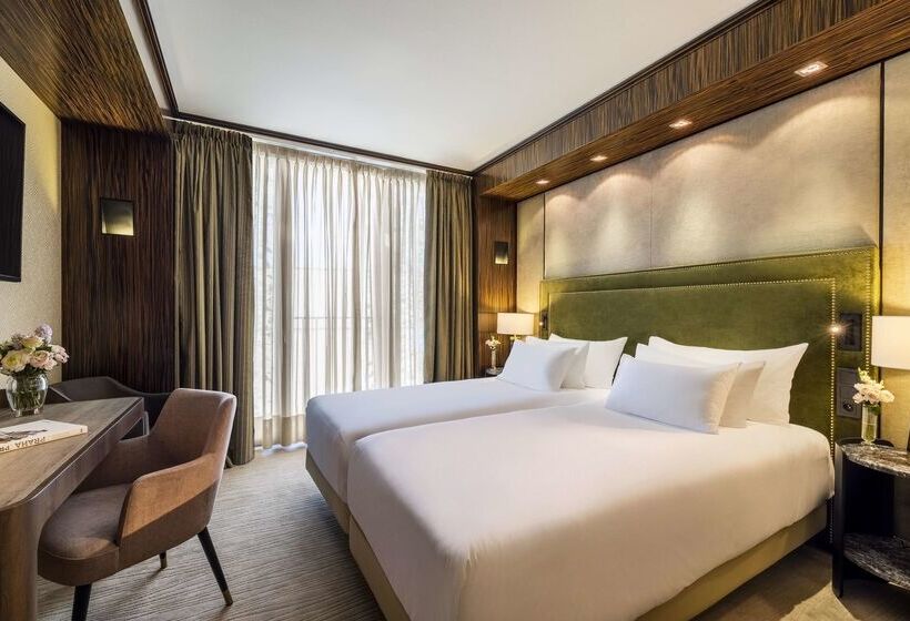 هتل NH Collection Prague Carlo Iv