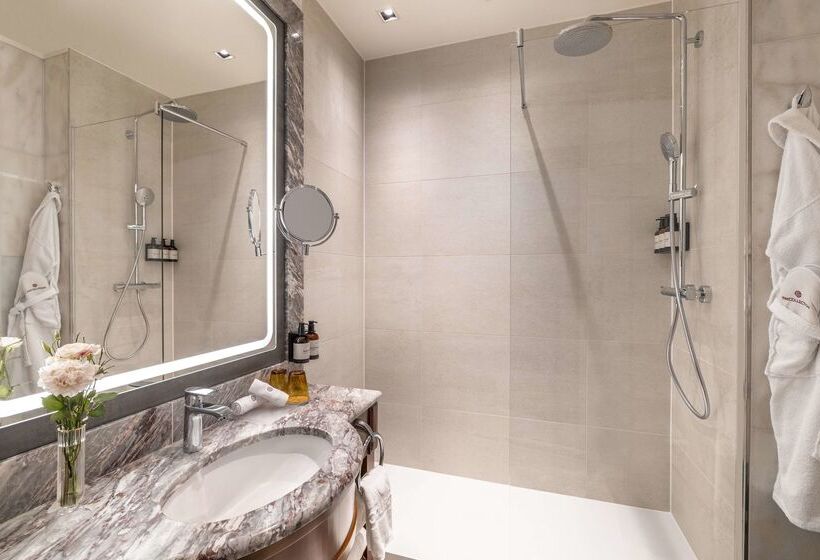 هتل NH Collection Prague Carlo Iv