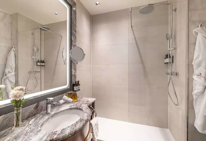 هتل NH Collection Prague Carlo Iv