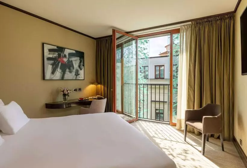 هتل NH Collection Prague Carlo Iv