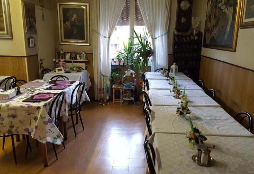 酒店 Pensione Santa Chiara Di Biancheri Katia