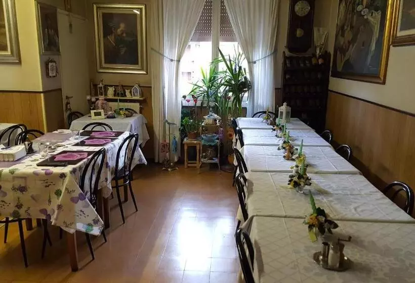Hotelli Pensione Santa Chiara Di Biancheri Katia