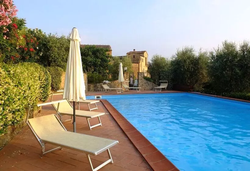Maaseutuhotelli Agriturismo Podere Cortilla