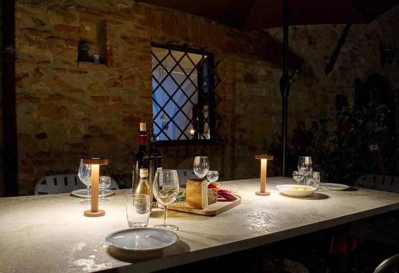 Maaseutuhotelli Agriturismo Podere Cortilla