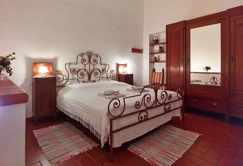 Maaseutuhotelli Agriturismo Podere Cortilla