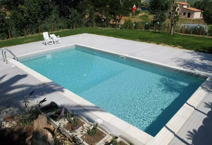 田舎風ホテル Azienda Agrituristica Cluana