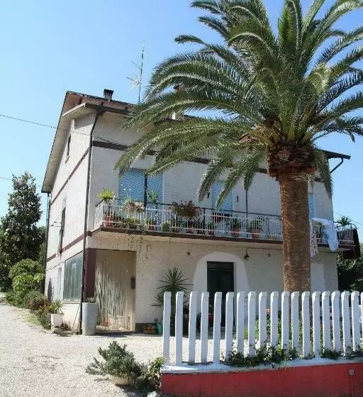 田舎風ホテル Azienda Agrituristica Cluana