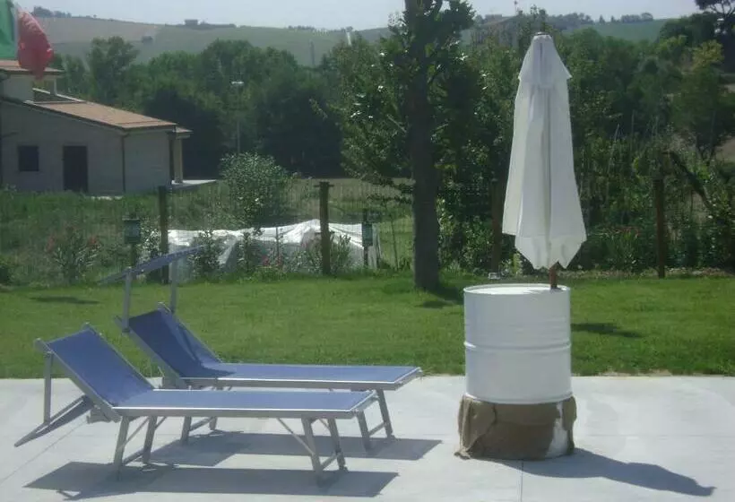 田舎風ホテル Azienda Agrituristica Cluana