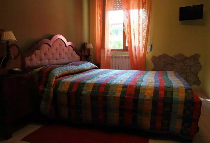 田舎風ホテル Azienda Agrituristica Cluana