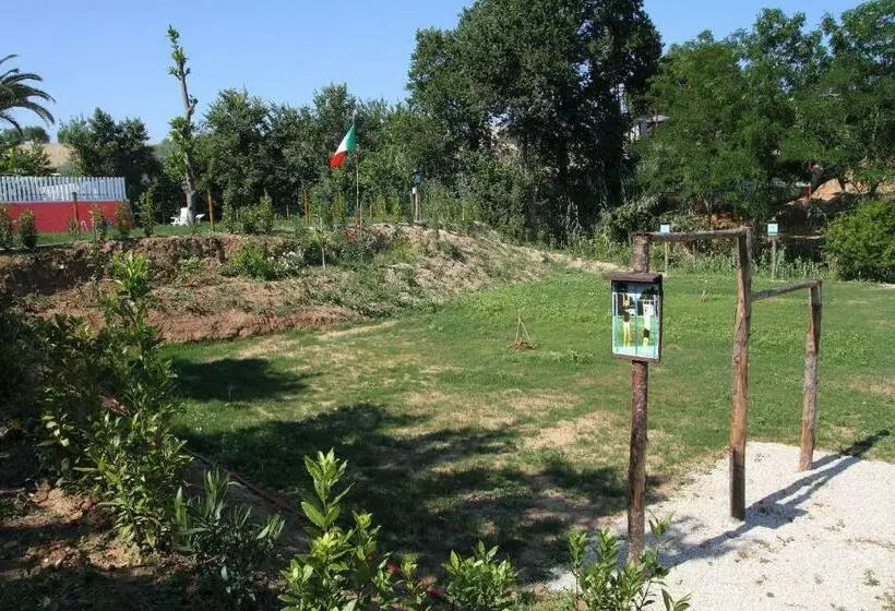 田舎風ホテル Azienda Agrituristica Cluana
