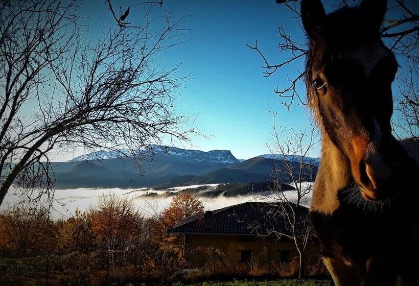 Albergue Rural Mandoia Hostel