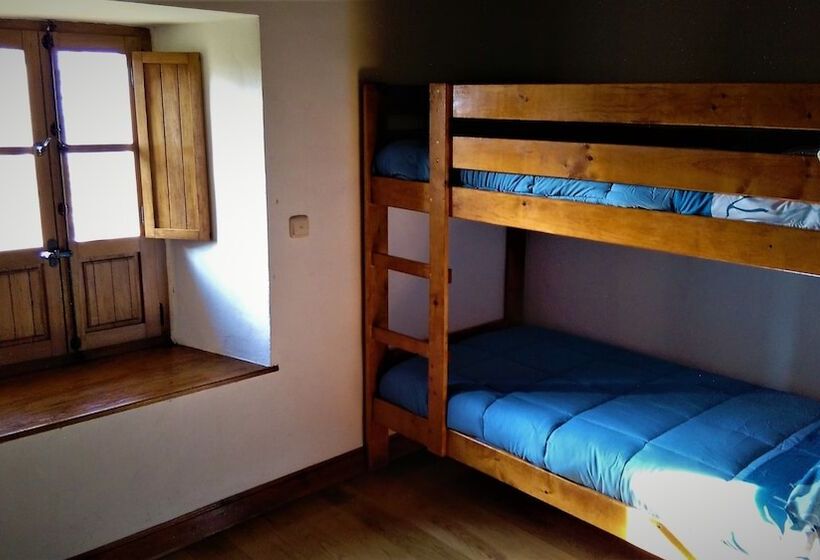 Albergue Rural Mandoia Hostel