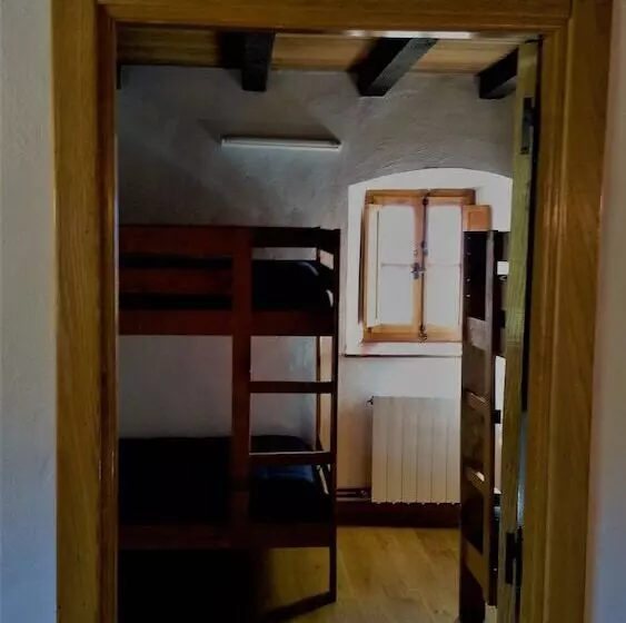 Albergue Rural Mandoia   Hostel