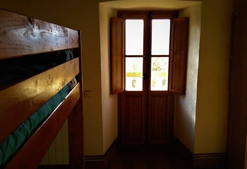 Albergue Rural Mandoia Hostel