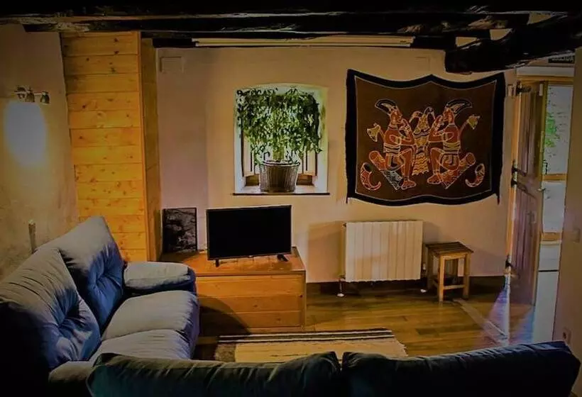 Albergue Rural Mandoia   Hostel