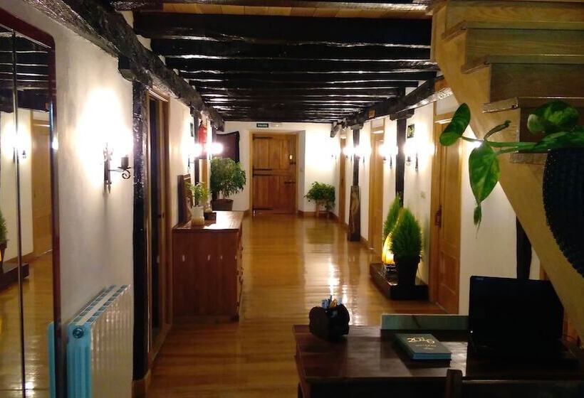 Albergue Rural Mandoia Hostel