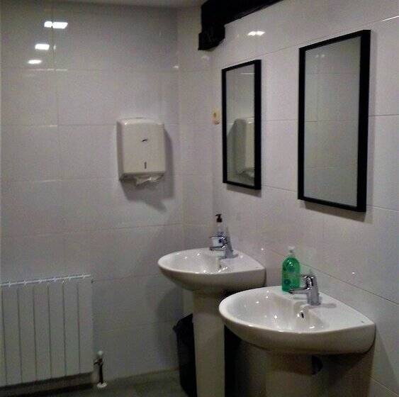 Albergue Rural Mandoia Hostel