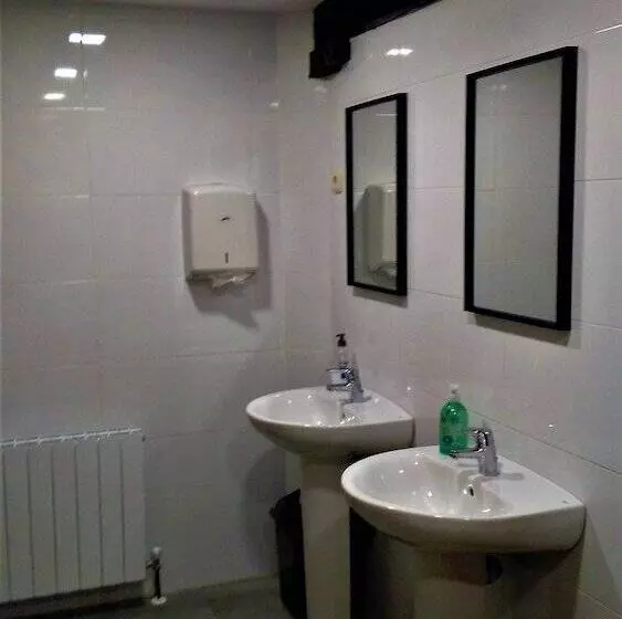 Albergue Rural Mandoia   Hostel